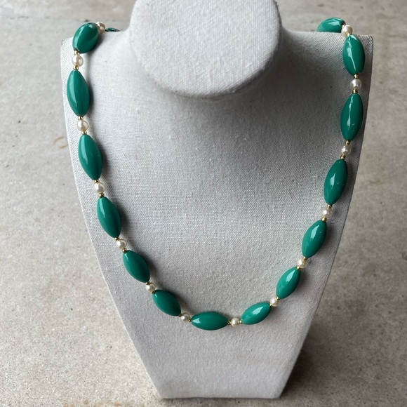 Vintage Jewelry - vintage necklace featuring chunky green beads and small Faux Pearls spacers